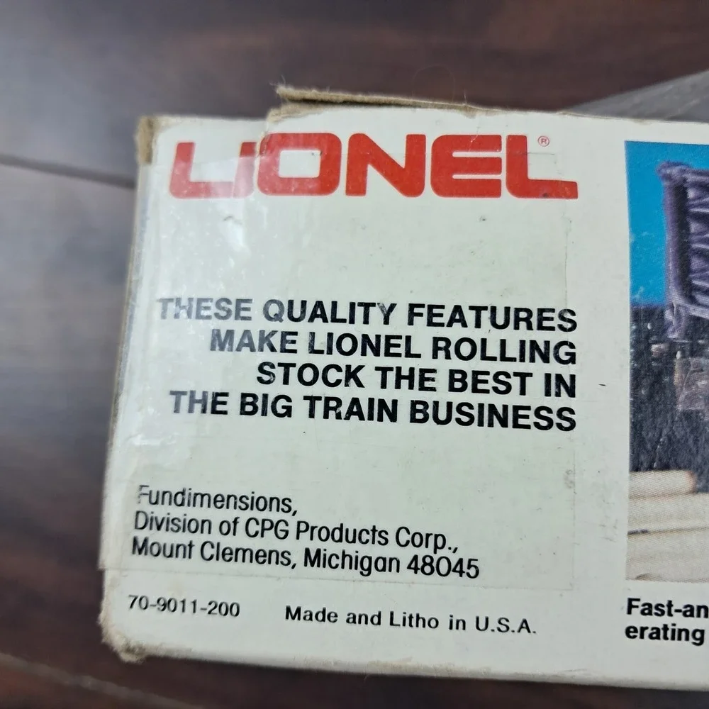 LIONEL 6-9217 SOO LINE OPERATING BOXCAR, 1982-1984 New, But DAMAGED BOX